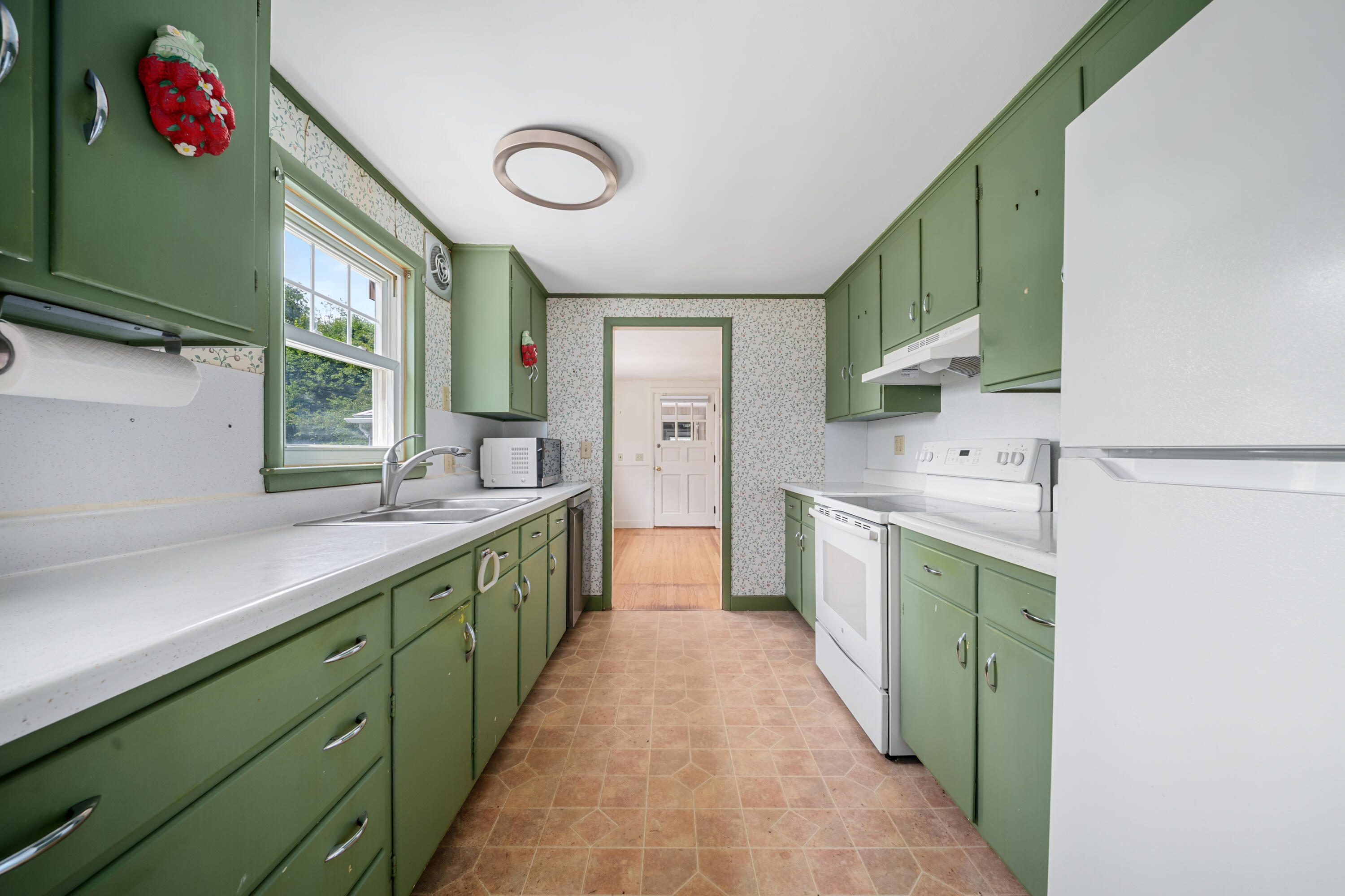 157 Old Road Eliot, ME 03903 - Photo 7 of 46 Nice counter space