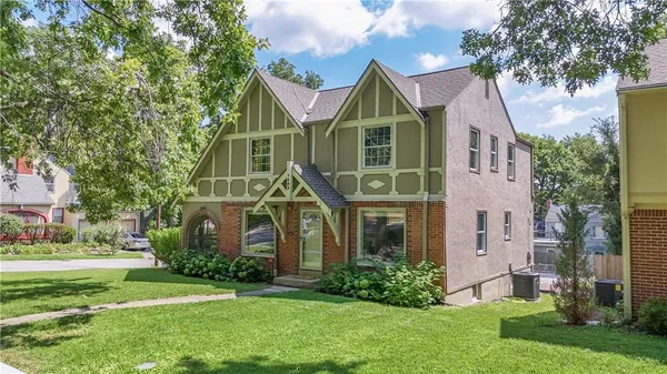 $375,000 | 7403 Campbell Street, Kansas City, MO 64131