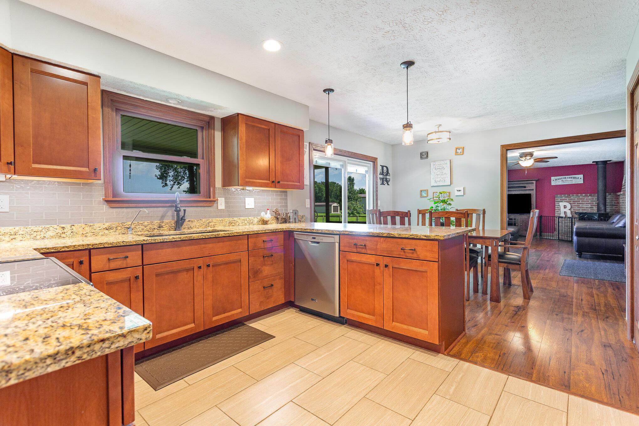 4654 North County Line Road Sunbury, OH 43074 - Photo 6 of 41 Kitchen