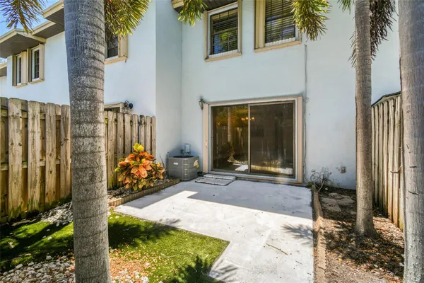 $300,000 | 410 North Cypress Drive, Unit 11, Tequesta, FL 33469