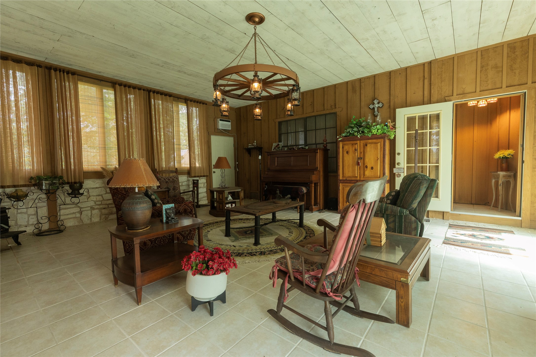 4721 Andreas Road Round Top, TX 78954 - Photo 13 of 20 Sunroom View 2
