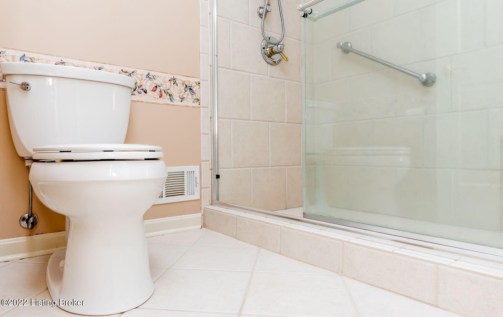 7608 Rockingham Road Prospect, KY 40059 - Photo 53 of 53 up bathroom