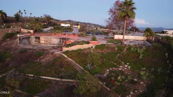 a view of a houses with a yard