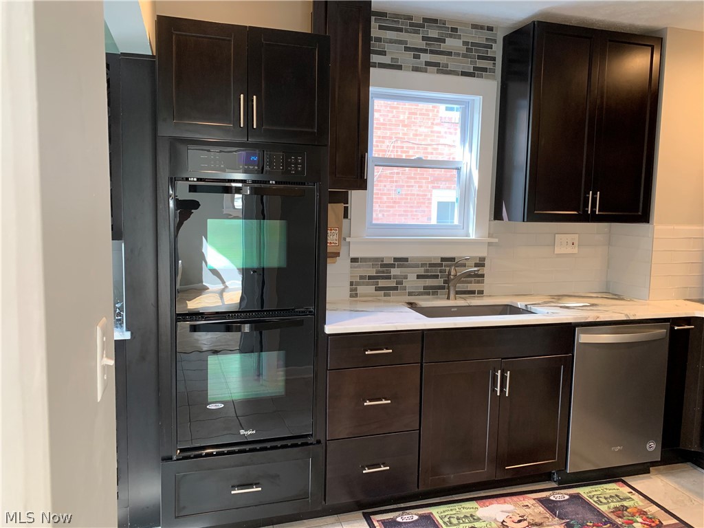 16256 Oakhill Road Cleveland, OH 44112 - Photo 14 of 26