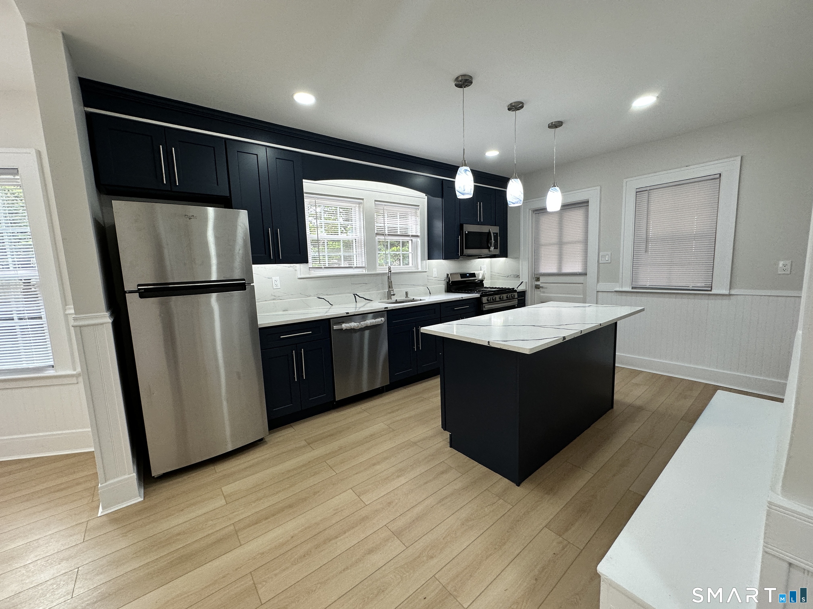 332 Robbins Street Waterbury, CT 06708 - Photo 2 of 12