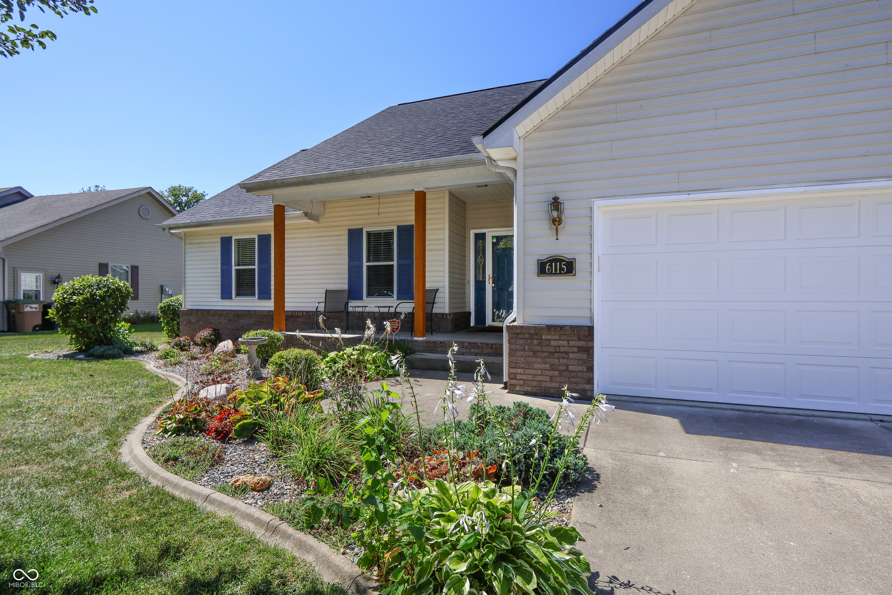 6115 Prairie Stream Way Columbus, IN 47203 - Photo 4 of 42