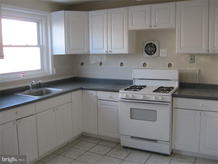 935 Kenmore Road Philadelphia, PA 19151 - Photo 3 of 7 Kitchen