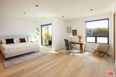 $2,299,000 | 212 Bay Street, Unit 103, Santa Monica, CA 90405