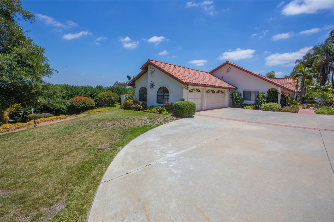 421 Futurity Lane Fallbrook, CA 92028 - Photo 2 of 25 Gallery Image 2