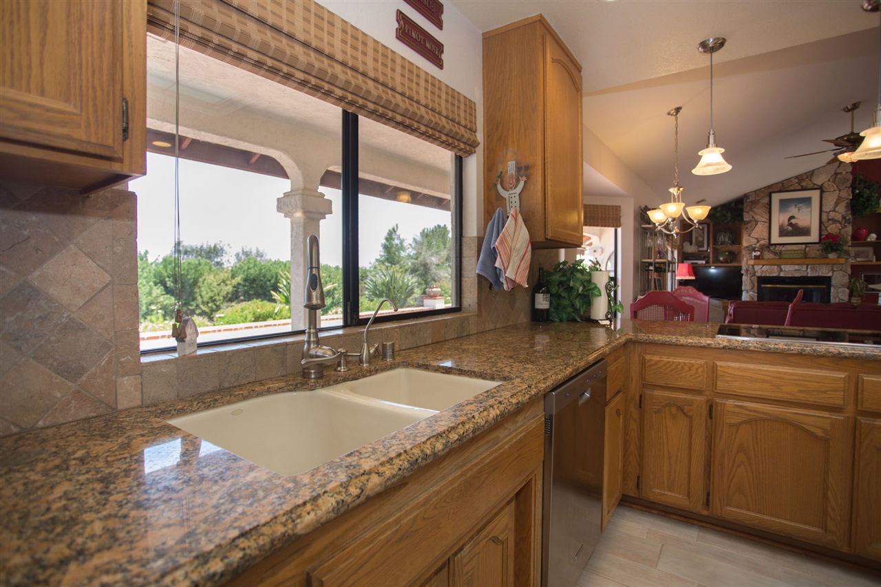 421 Futurity Lane Fallbrook, CA 92028 - Photo 12 of 25 Gallery Image 12