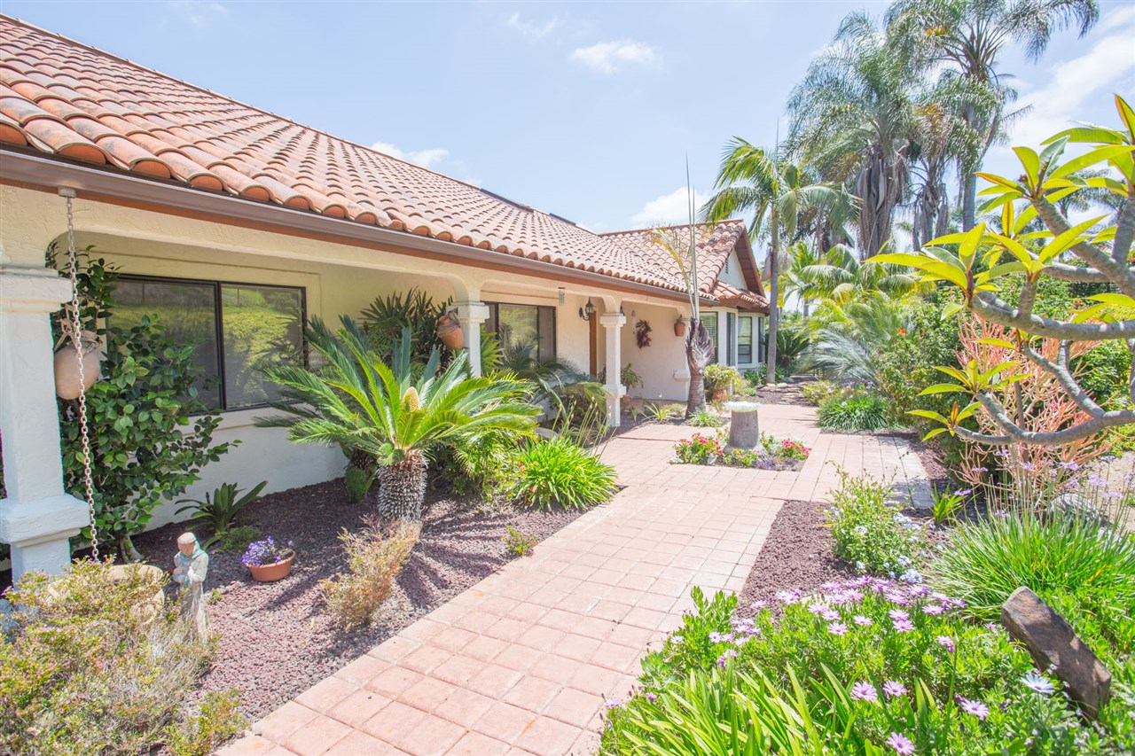 421 Futurity Lane Fallbrook, CA 92028 - Photo 3 of 25 Gallery Image 3