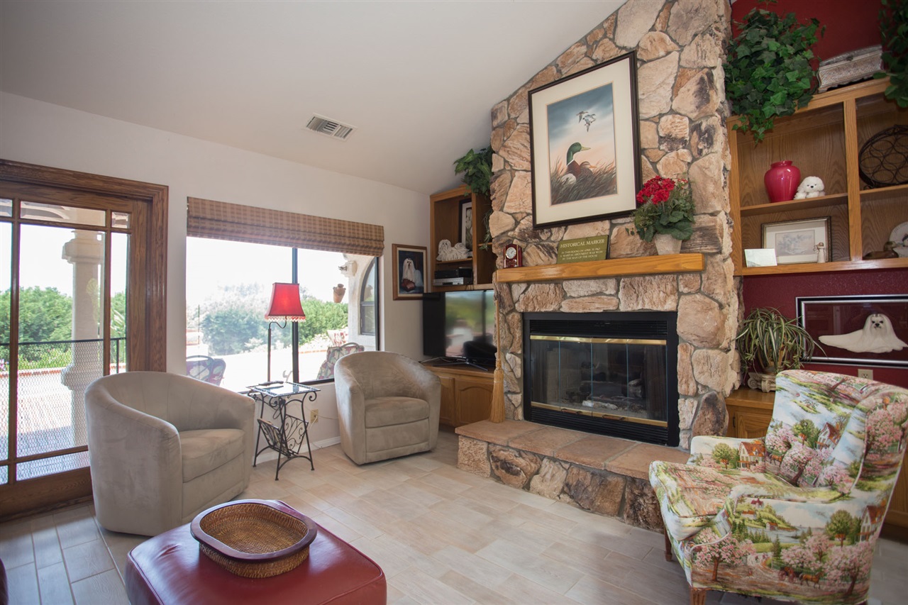 421 Futurity Lane Fallbrook, CA 92028 - Photo 9 of 25 Gallery Image 9
