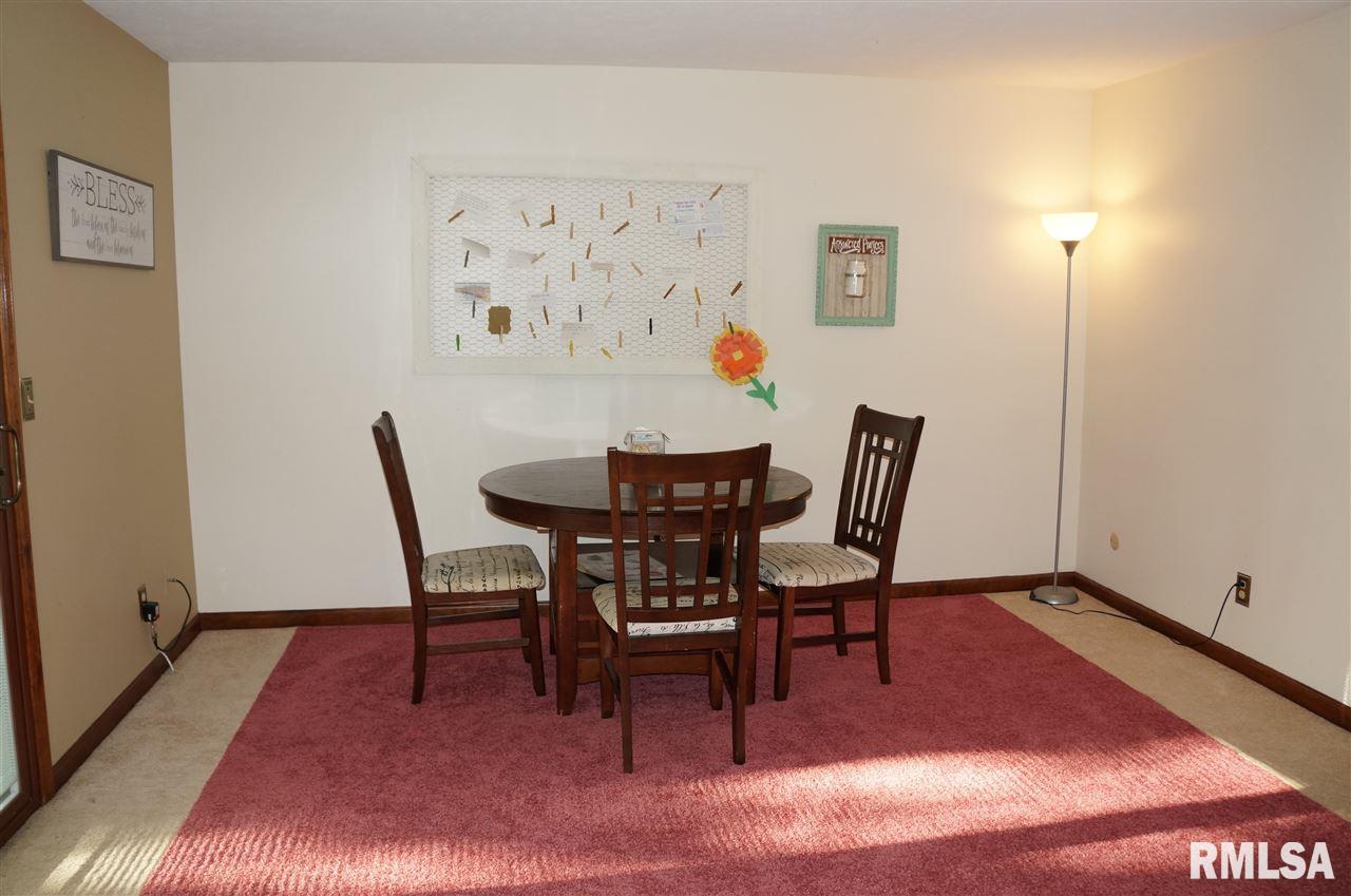 84 Country Place Springfield, IL 62703 - Photo 11 of 40
