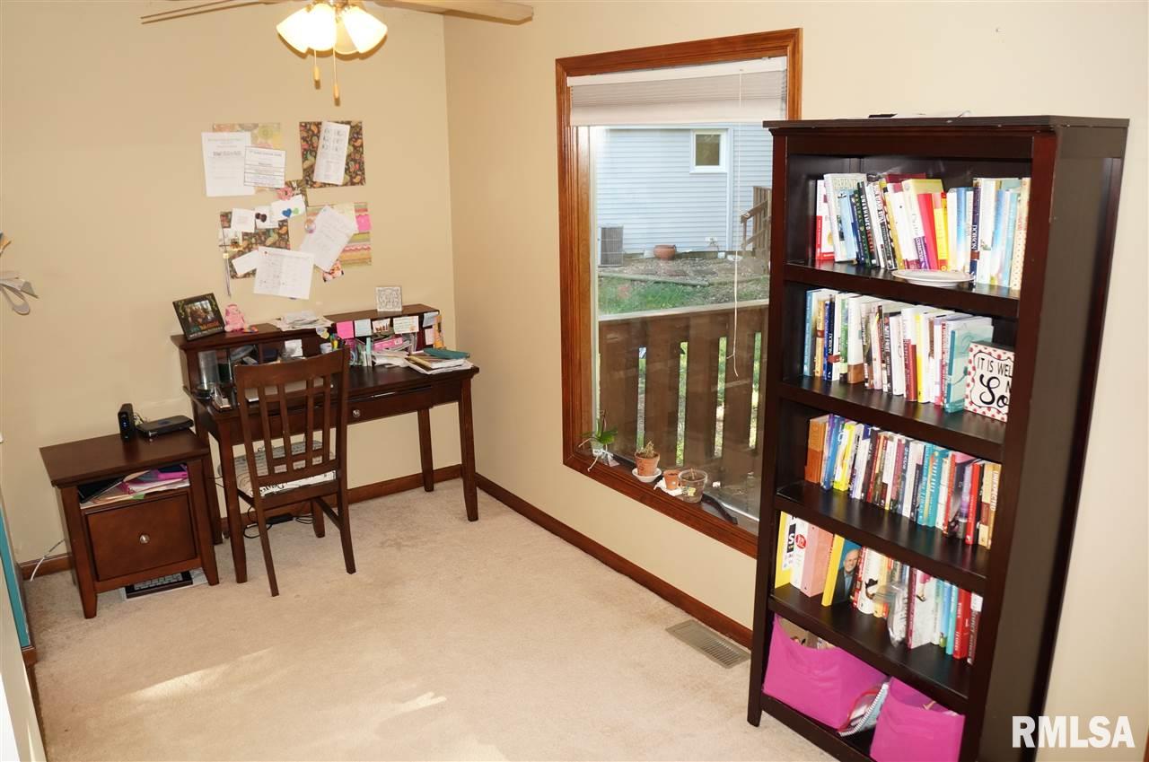 84 Country Place Springfield, IL 62703 - Photo 12 of 40
