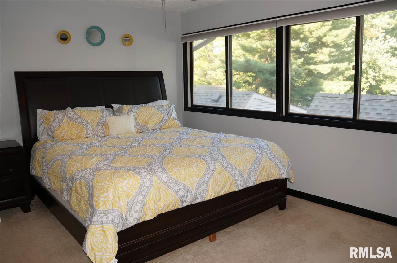 84 Country Place Springfield, IL 62703 - Photo 13 of 40