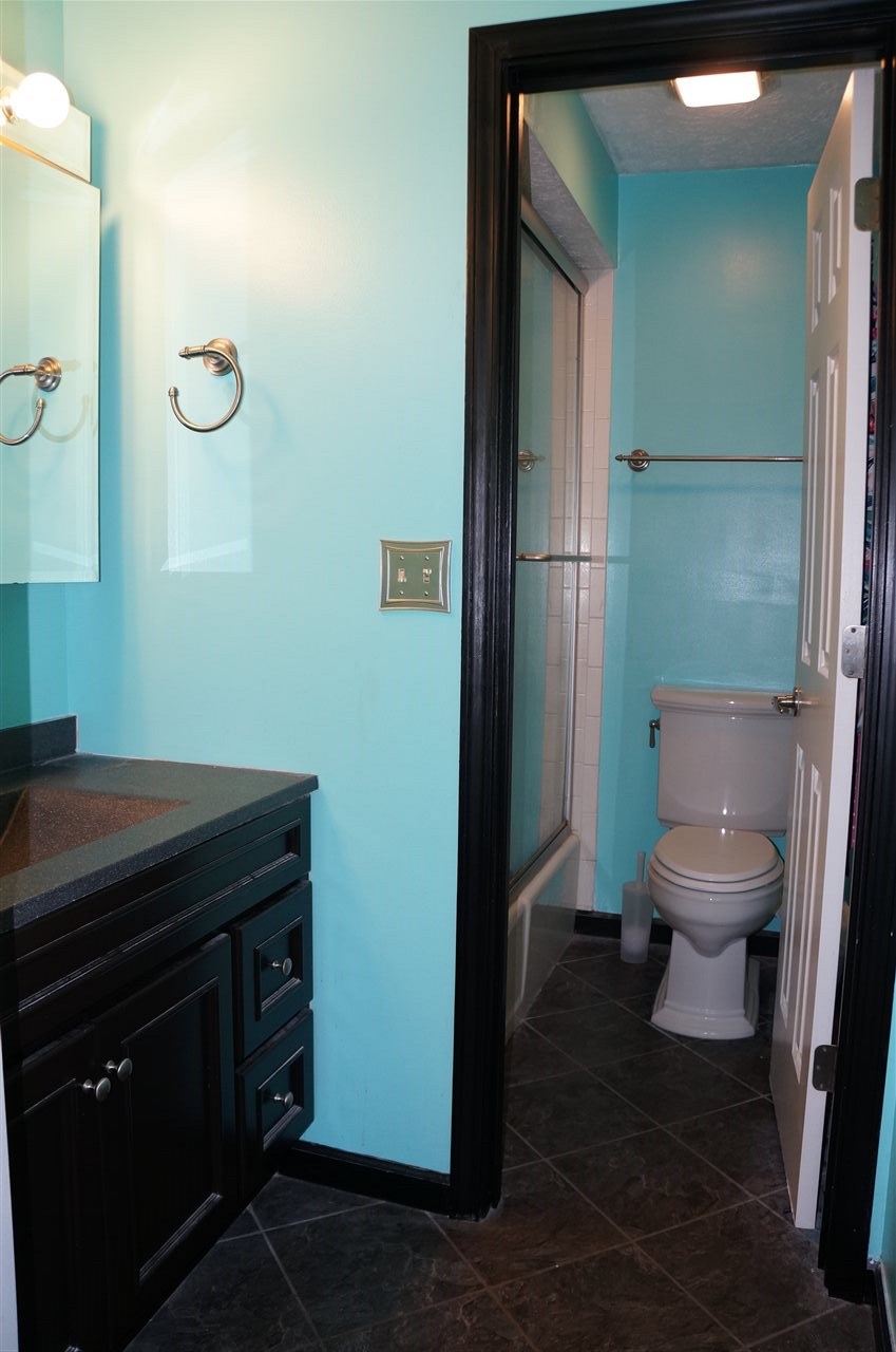 84 Country Place Springfield, IL 62703 - Photo 16 of 40