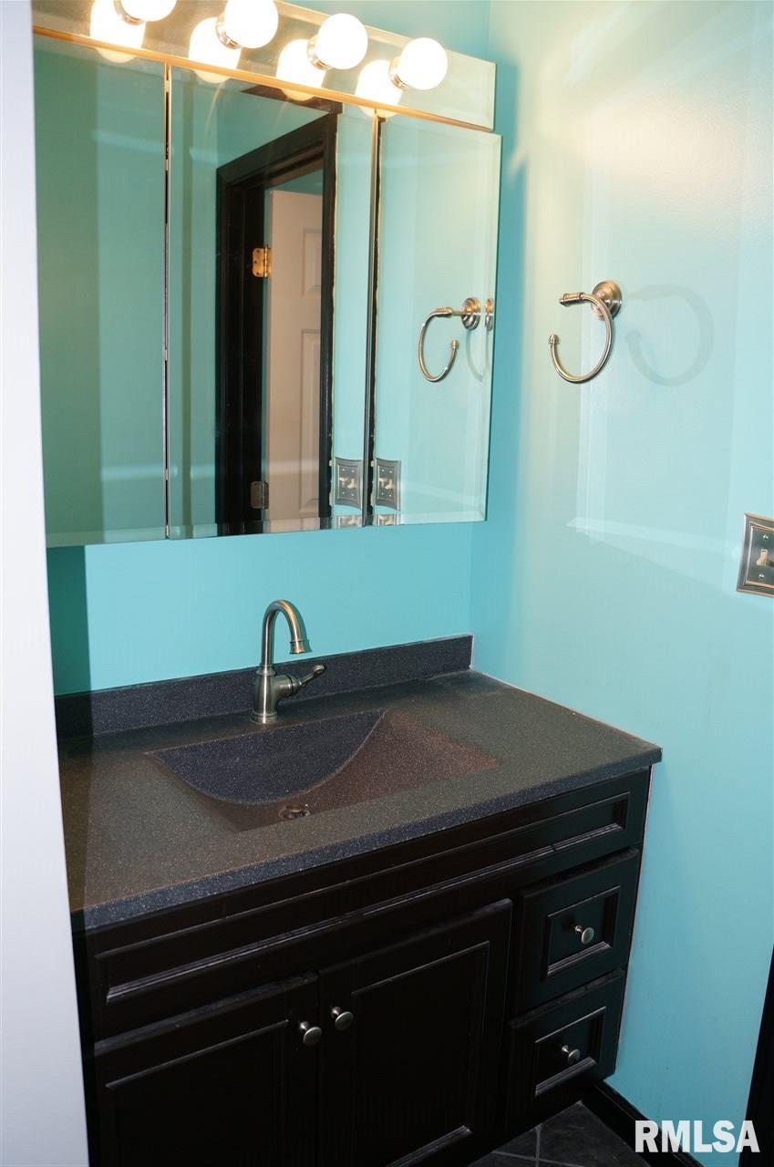 84 Country Place Springfield, IL 62703 - Photo 17 of 40