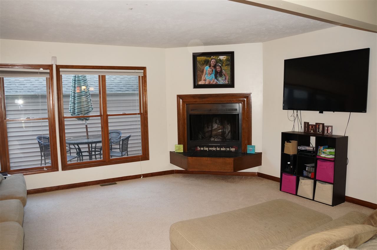 84 Country Place Springfield, IL 62703 - Photo 3 of 40