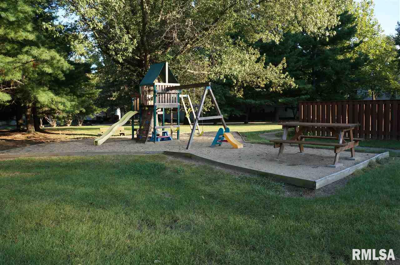 84 Country Place Springfield, IL 62703 - Photo 37 of 40