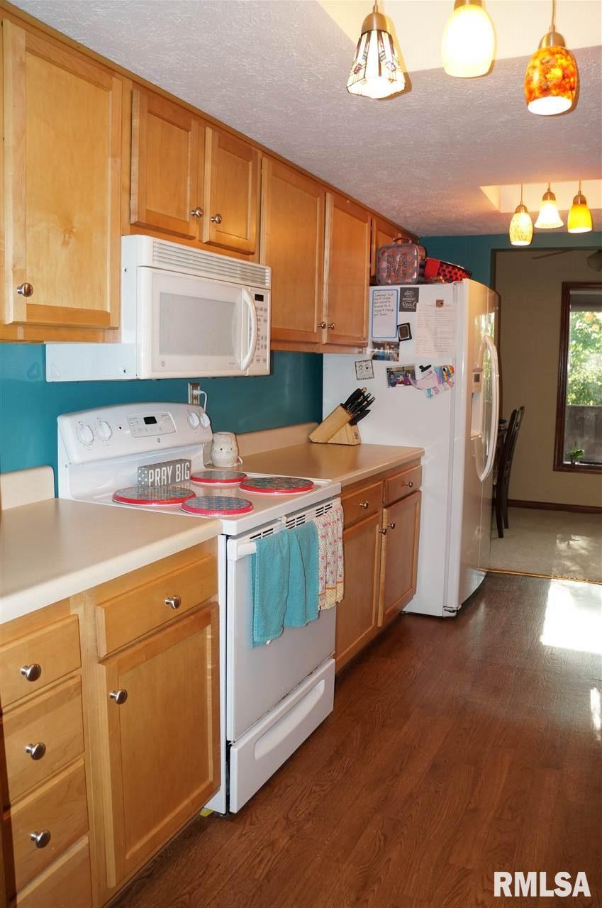 84 Country Place Springfield, IL 62703 - Photo 7 of 40