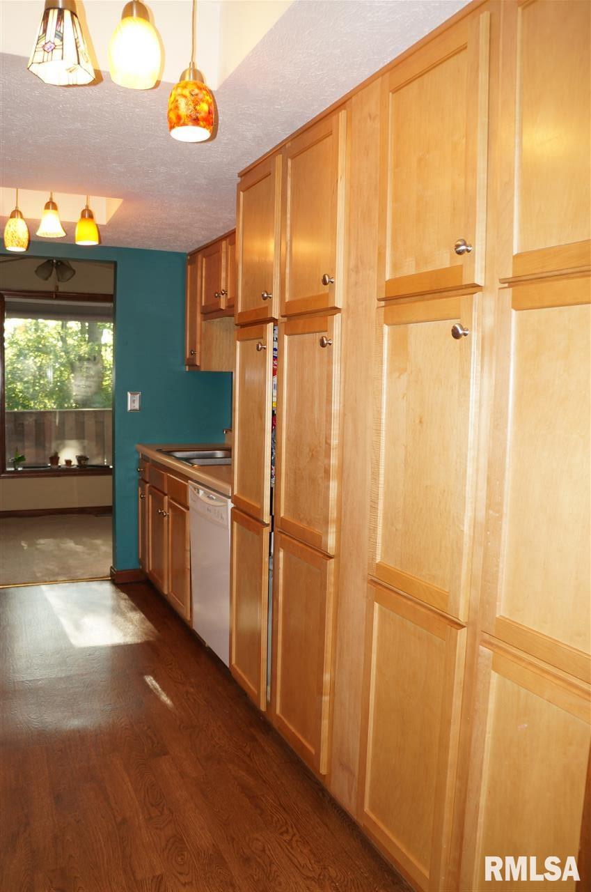 84 Country Place Springfield, IL 62703 - Photo 8 of 40