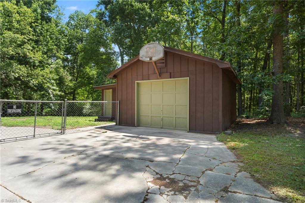 3622 Lower Lake Road Thomasville, NC 27360 - Photo 4 of 28