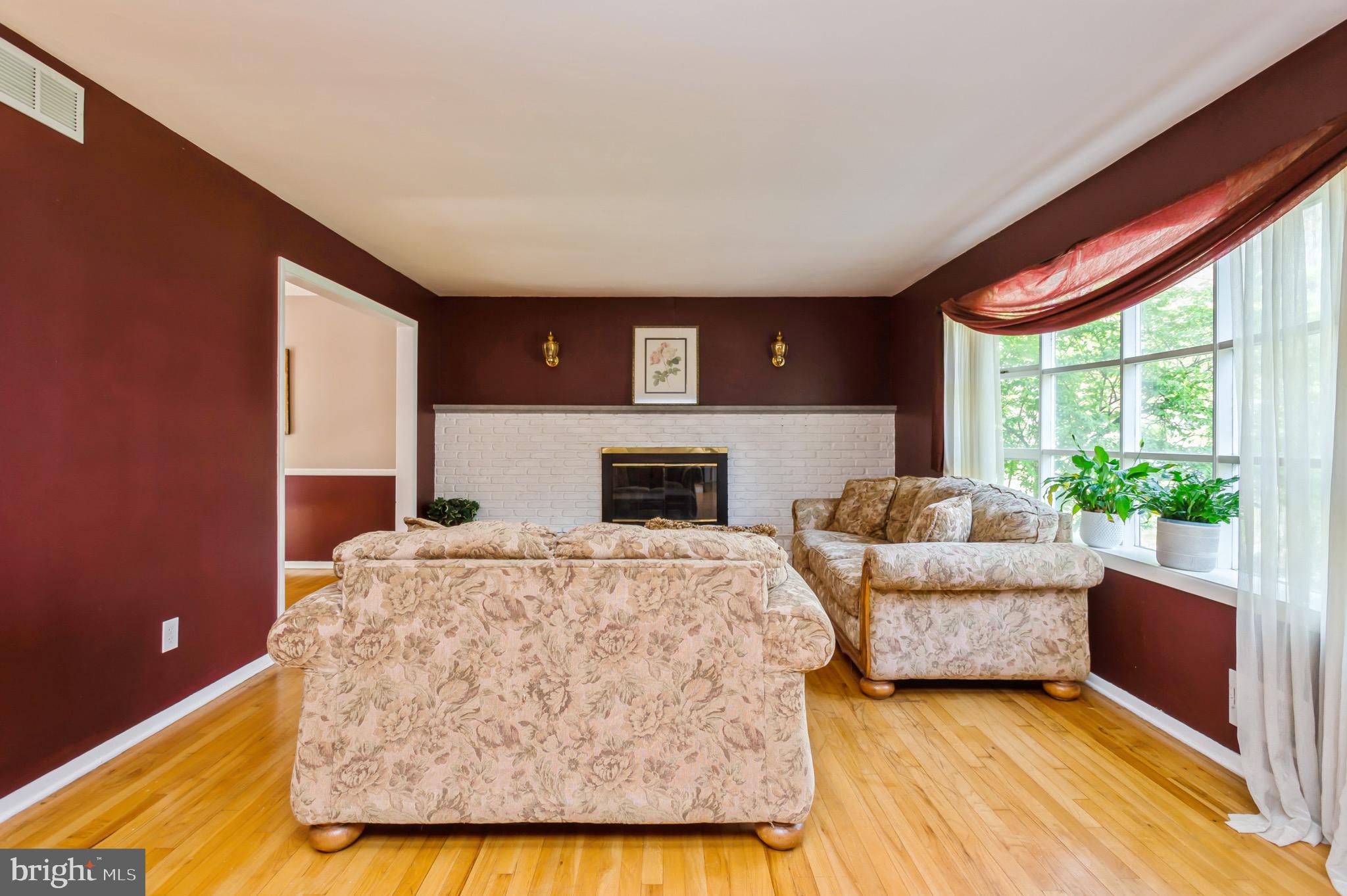 44 Brooktree Road East Windsor, NJ 08520 - Photo 4 of 26 Living room