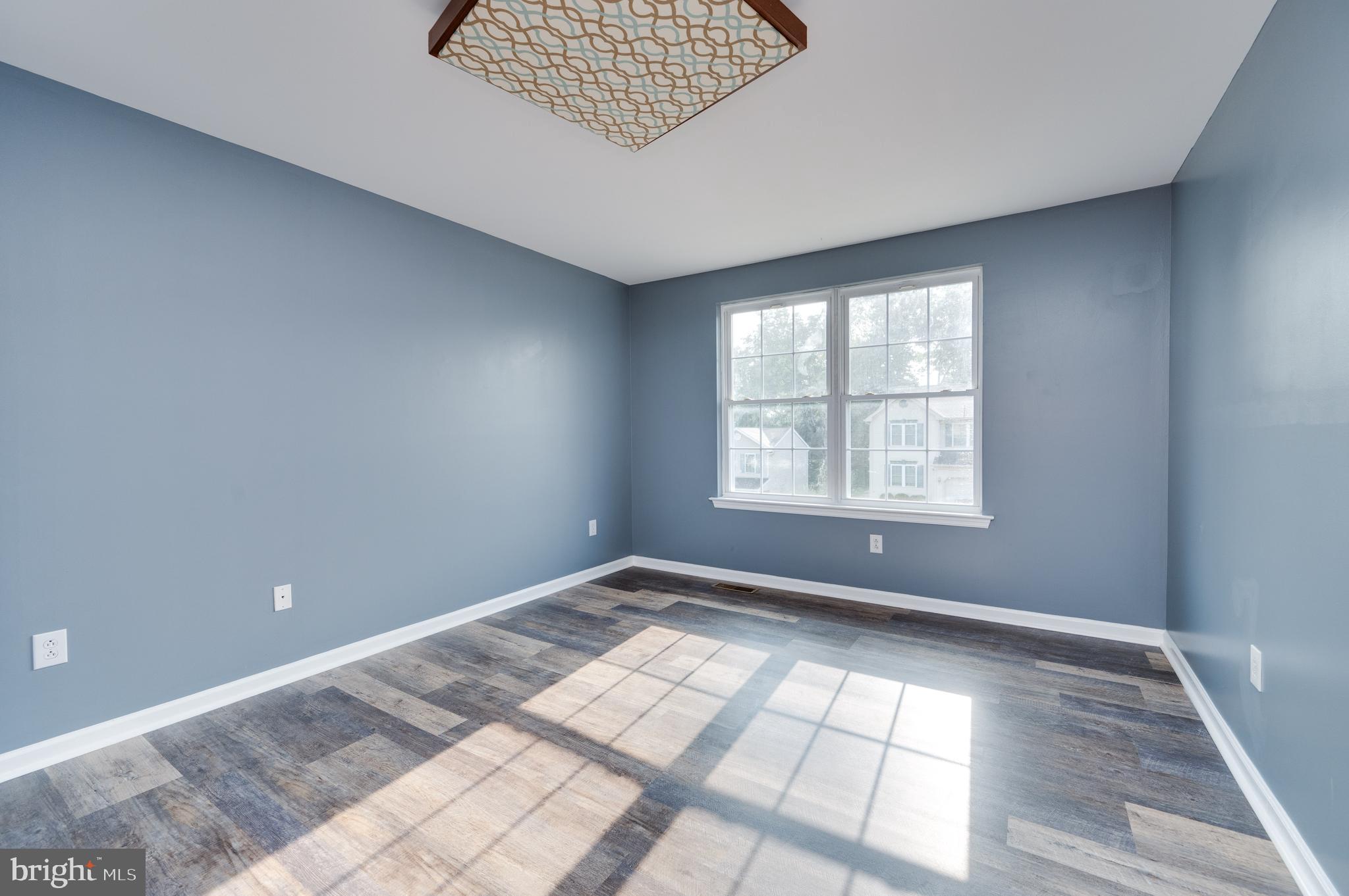 612 Frederick Street Reading, PA 19608 - Photo 24 of 33 an empty room with windows