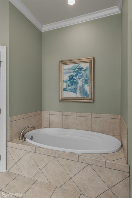 90 La Bella Court Many, LA 71449 - Photo 17 of 38 a bathroom with a tub and a shower