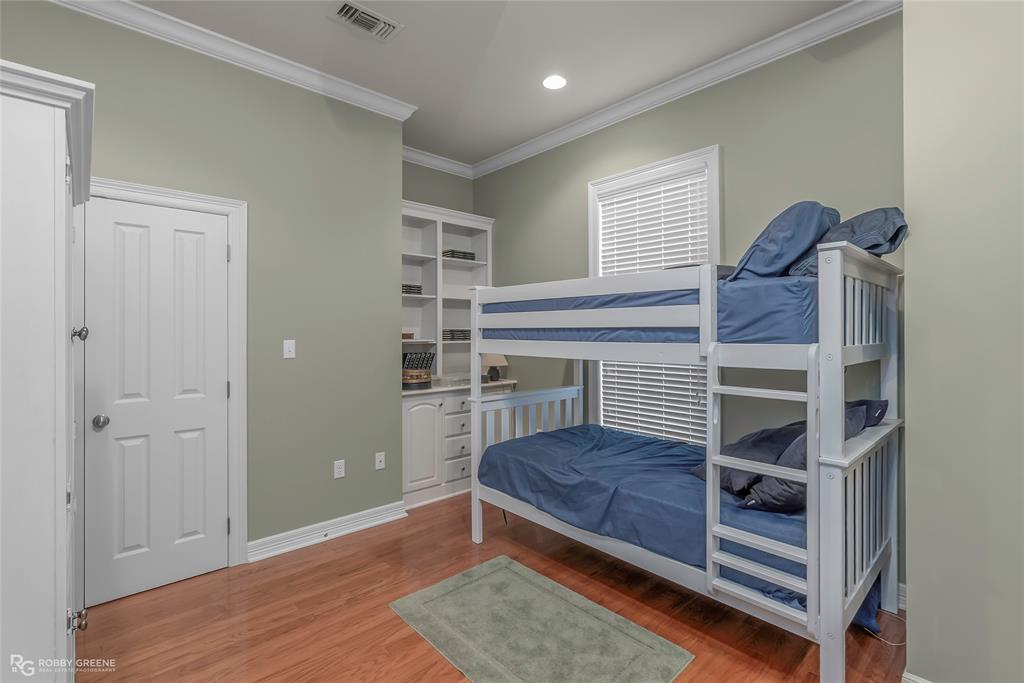 90 La Bella Court Many, LA 71449 - Photo 19 of 38 a bedroom with a bunk bed and a window