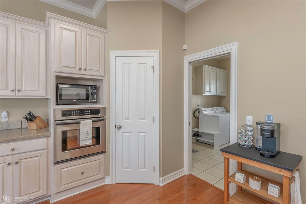 90 La Bella Court Many, LA 71449 - Photo 10 of 38 a kitchen with a stove and a microwave