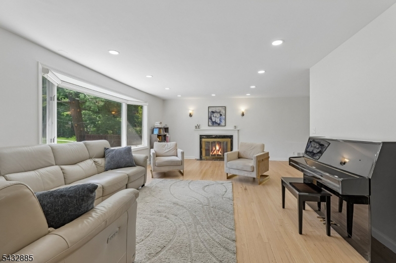 215 Exeter Way Hillside, NJ 07205 - Photo 14 of 34