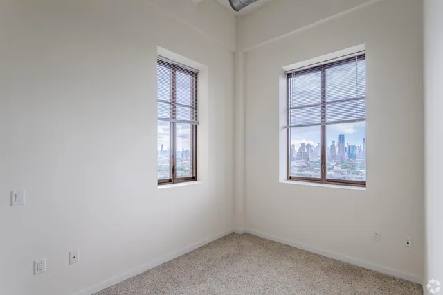 $1,965 | 20 Beacon Way, Unit HG12, Jersey City, NJ 07304
