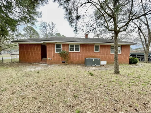 $1,300 | 531 East Donaldson Avenue, Raeford, NC 28376