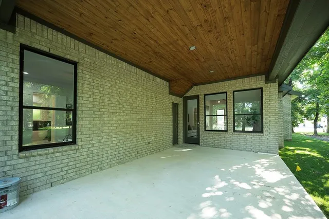 a view of an entrance of the house