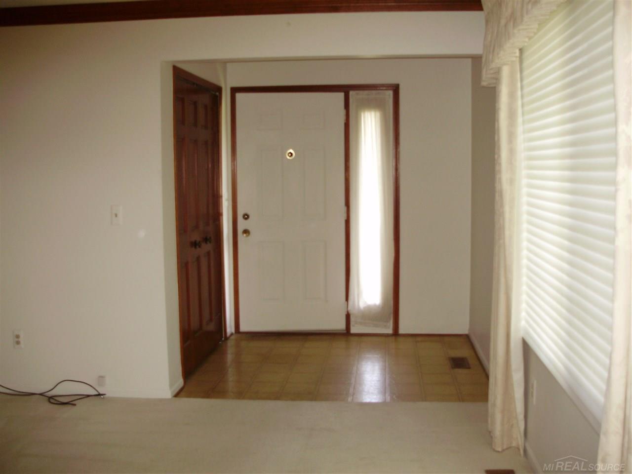 385 Meadow Bridge Rochester, MI 48307 - Photo 5 of 6