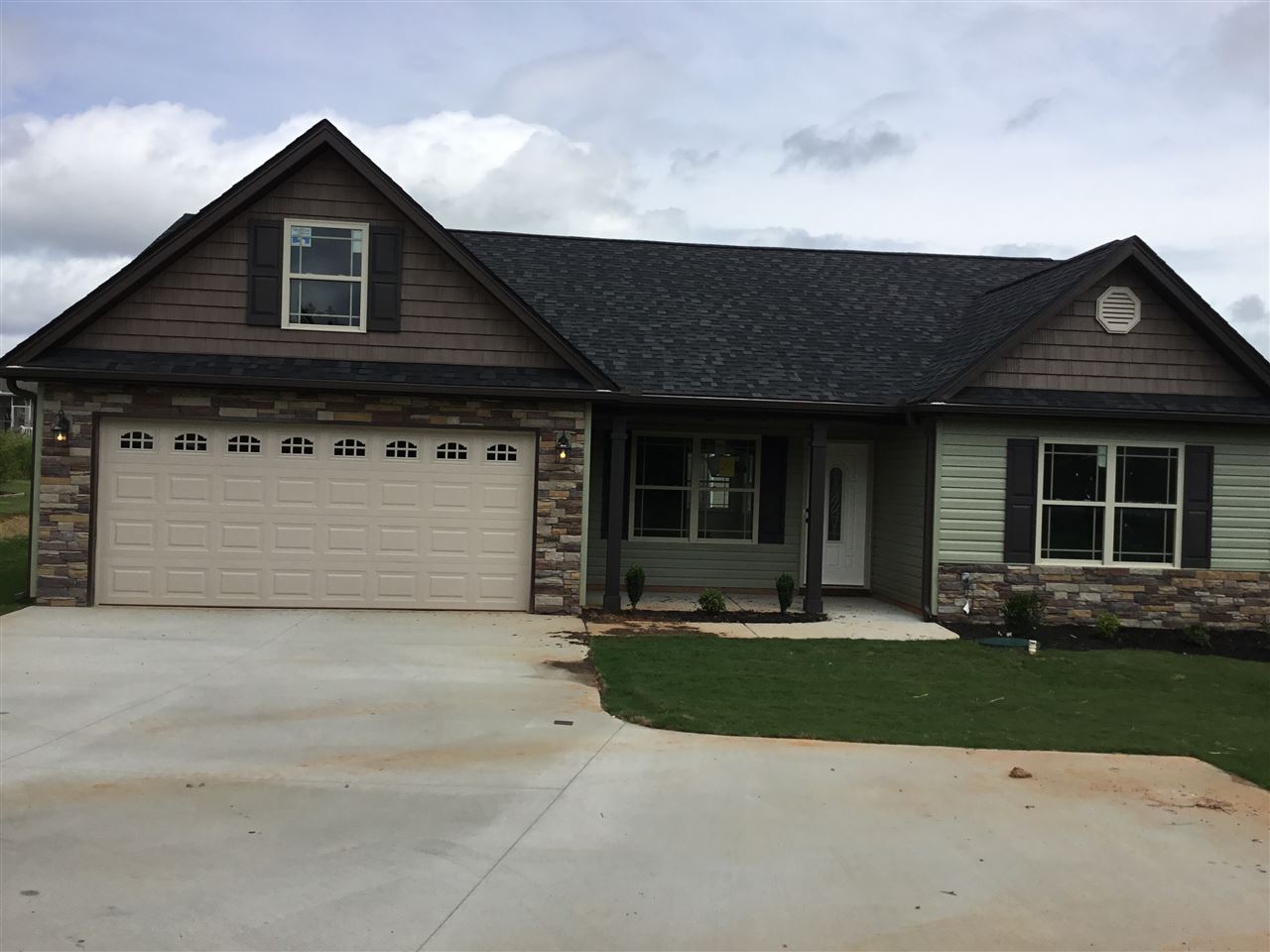 219 Reedy River Court Roebuck, SC 29376 - Photo 1 of 4 Gallery Image 1