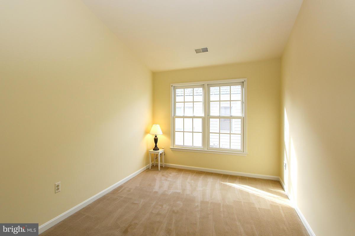 204 Ridgepoint Place Gaithersburg, MD 20878 - Photo 28 of 30 Bedroom 3 - on upper level