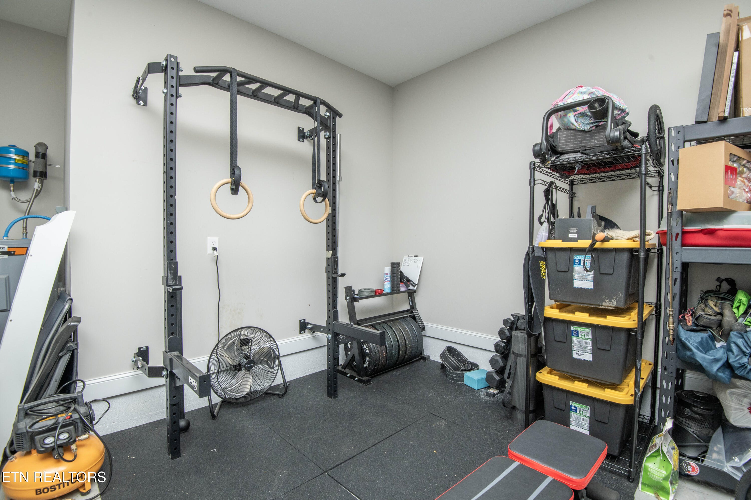 7735 Honey Oaks Road Corryton, TN 37721 - Photo 41 of 47 garage