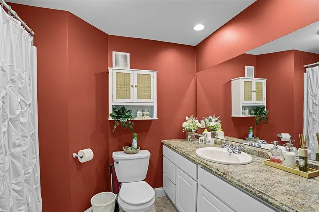 $2,600 | 1 Tupperware Drive, Unit 120, North Smithfield, RI 02896