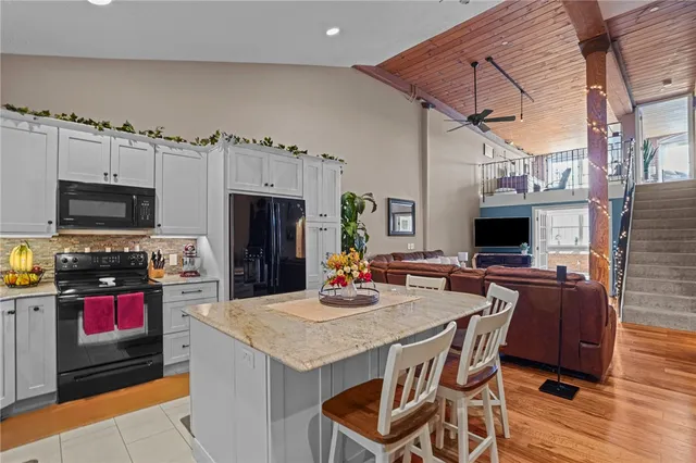 $2,600 | 1 Tupperware Drive, Unit 120, North Smithfield, RI 02896