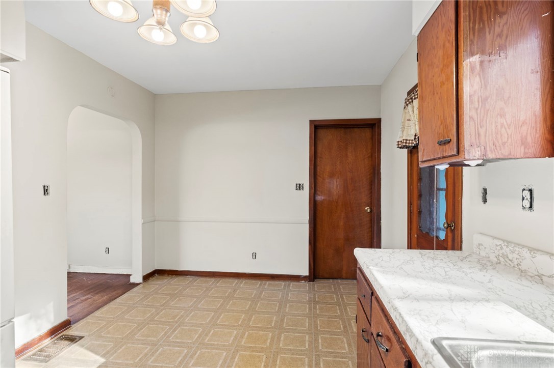 5742 Springfield Xenia Road Springfield, OH 45502 - Photo 12 of 40