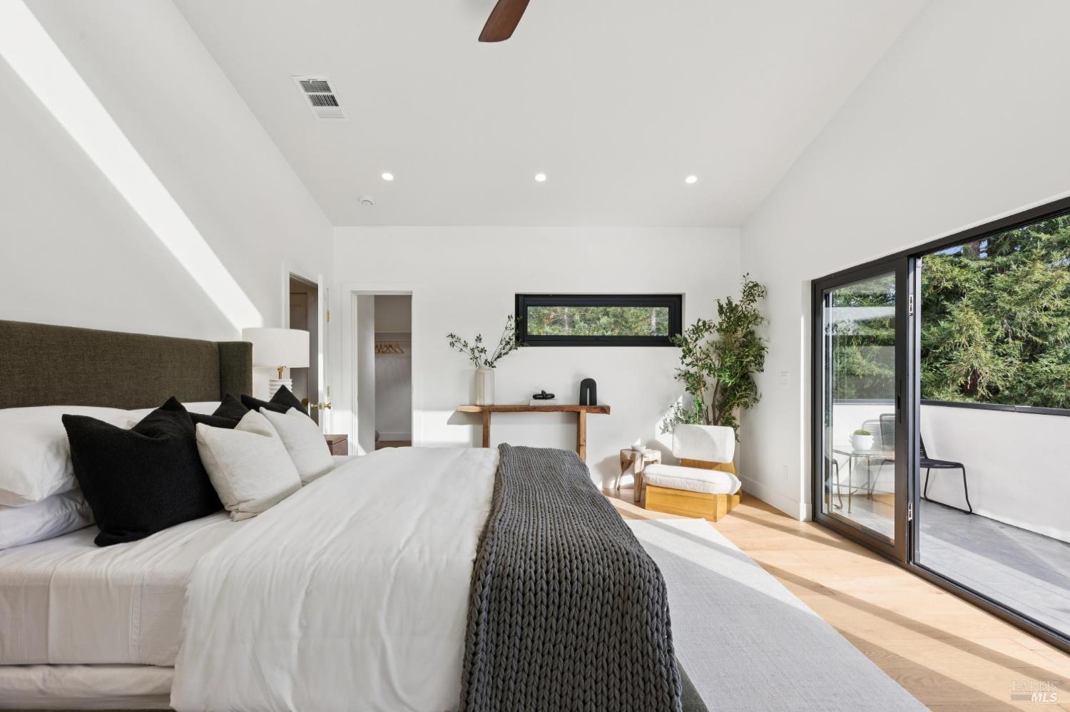 1860 McKinley Road Napa, CA 94558 - Photo 64 of 89 a spacious bedroom with a large bed and a large window