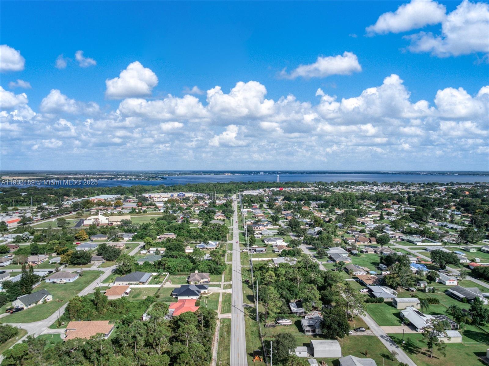 3308 Thunderbird Road Sebring, FL 33872 - Photo 5 of 5 a view of a city