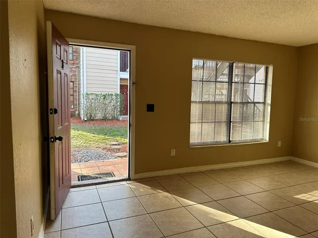 $1,400 | 21038 Voyager Boulevard, Unit 3, Land O' Lakes, FL 34638