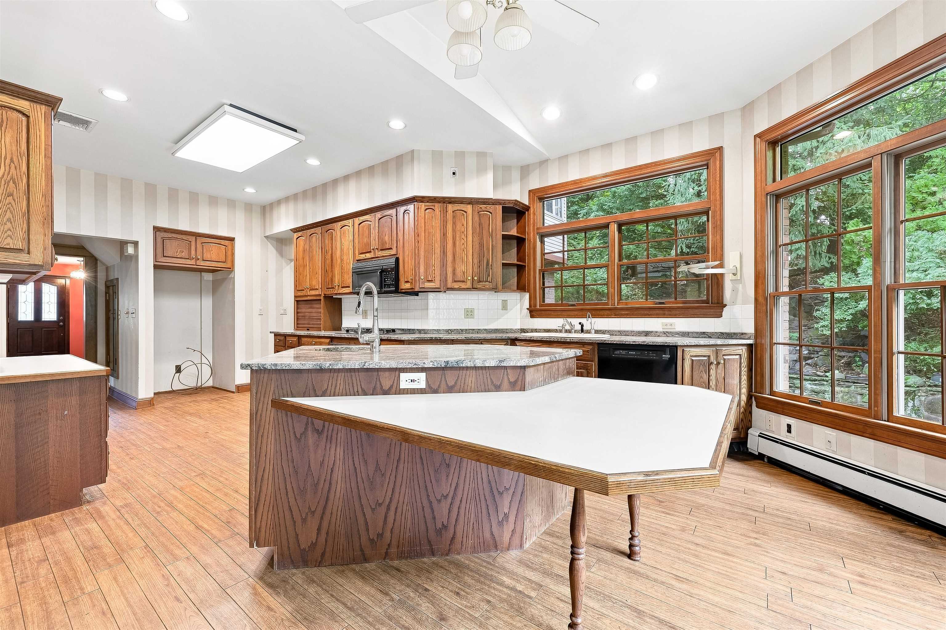 41 Crest Road Hillsdale, NJ 07642 - Photo 15 of 44 Gallery Image 15