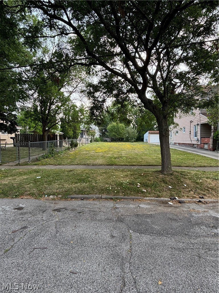 829 Whitcomb Road Cleveland, OH 44110 - Photo 1 of 12