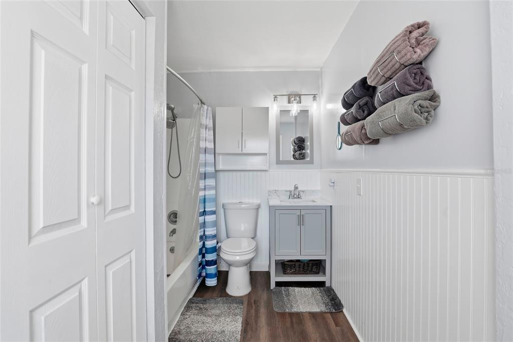 15024 Northwest 89th Street Alachua, FL 32615 - Photo 25 of 31 a bathroom with a sink and a mirror