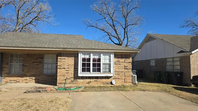 $1,050 | 433 Matt Lane, Arlington, TX 76012