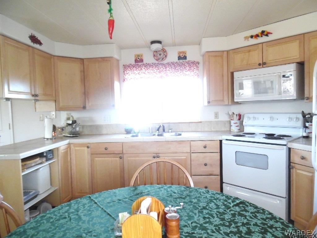 1886 Ehrenberg Road Golden Valley, AZ 86413 - Photo 8 of 28 Kitchen